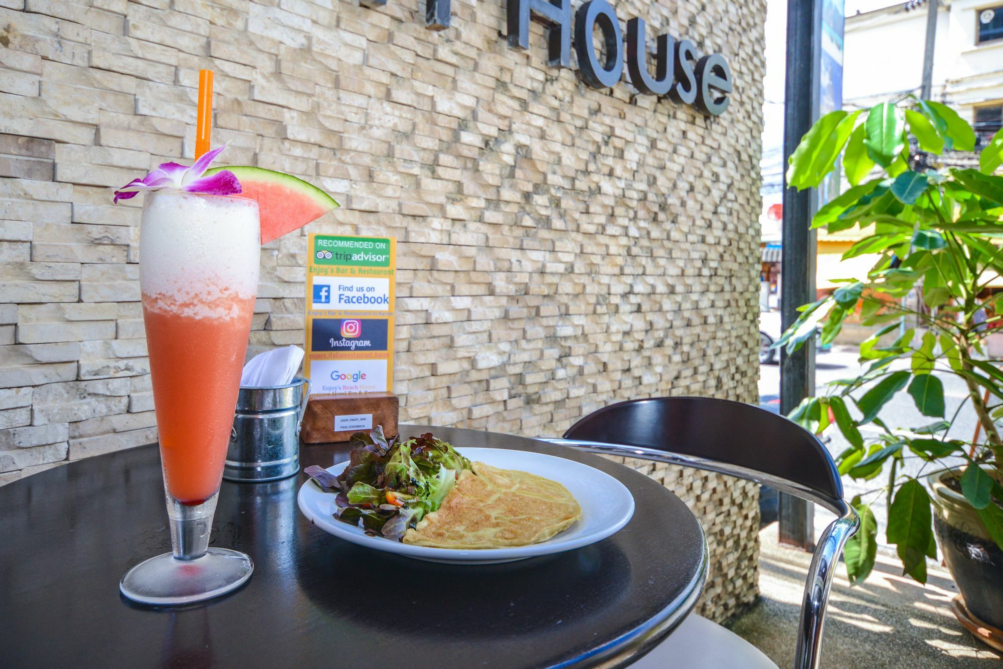 Enjoy'S Beach House & Cafe' Ban Karon Zewnętrze zdjęcie
